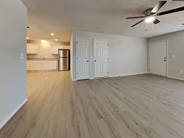 305 NW Woodbury Dr, Grain Valley, MO 64029