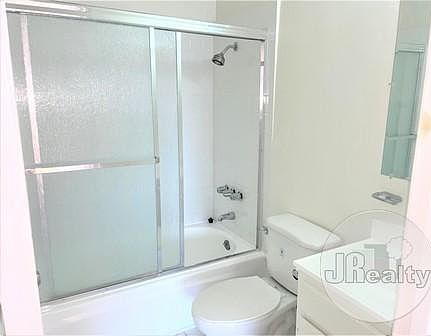5th image of 3920 Marathon St #7