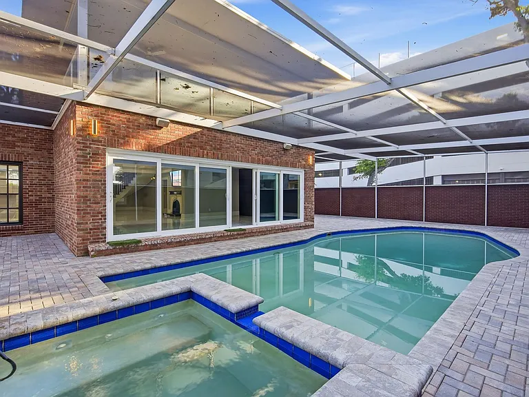 2418 W Palm Dr — Photo 32
