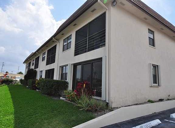 3rd image of 312 Lake Cir APT 206