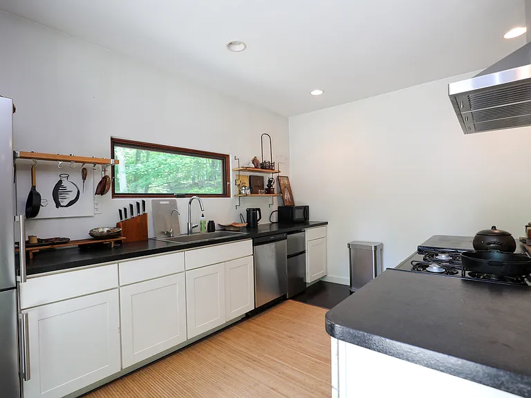 10 Fitzsimmons Ln — Photo 9