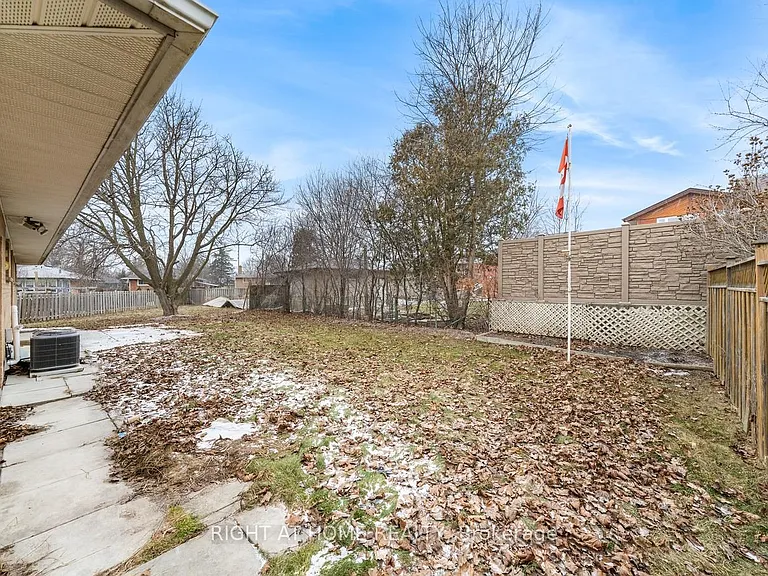 582 Carlyle Ct #LOWER — Photo 13