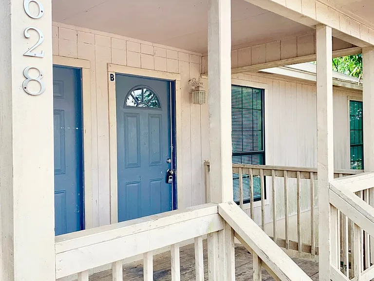 1628 Gordon St — Photo 9