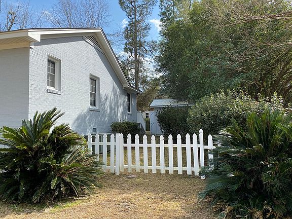 2nd image of 2498 Lakeside St