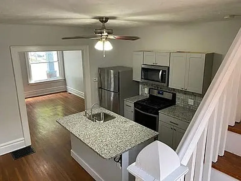 4 bed, 1.5 bath, $2,800 — Photo 3