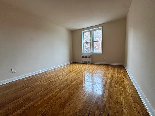 Rented by Hillel Realty Group | media 7