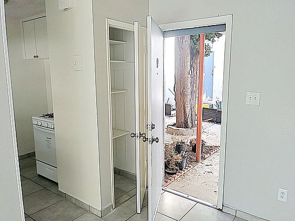3rd image of 844 Chestnut Ave #12