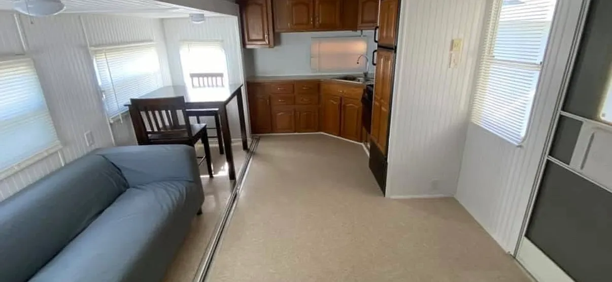 1 bed, 300 sqft, $1,000 — Photo 1