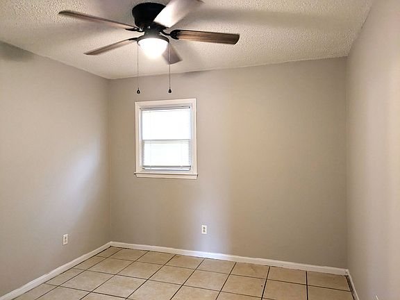 4th image of 211 8th Avenue Dr SE #2