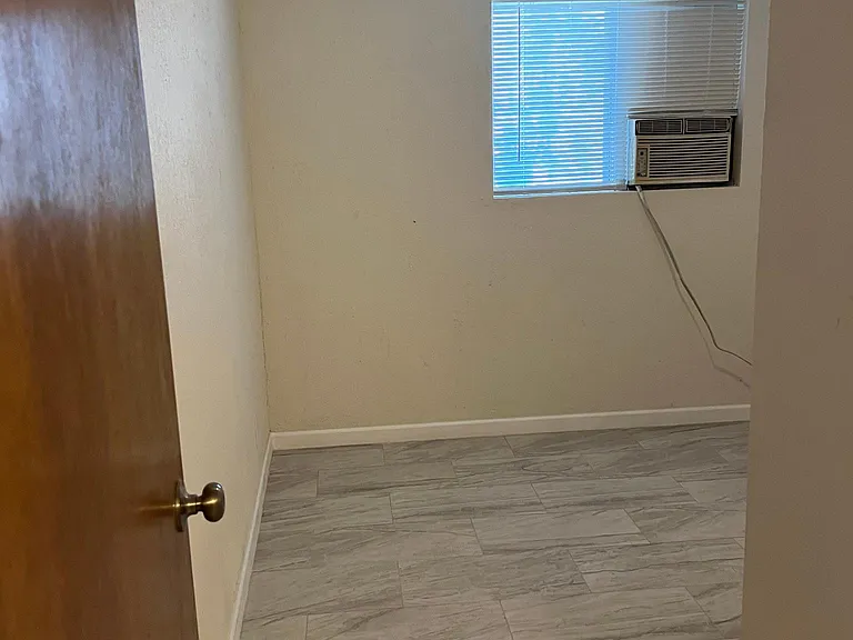 10617 N 15th Way #B — Photo 7
