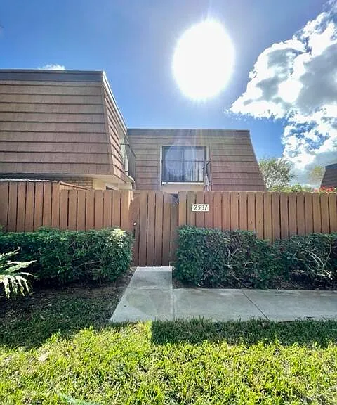 2531 25th Ct — Photo 37