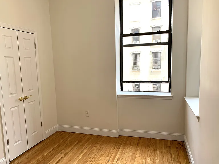 460 W 50th St #1B — Photo 7