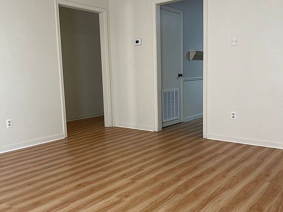 4th image of 106 Vaucluse Dr APT 1