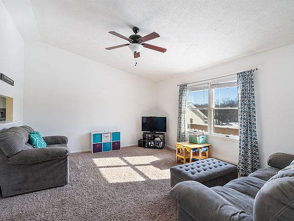 4th image of 203 Lakeridge Dr