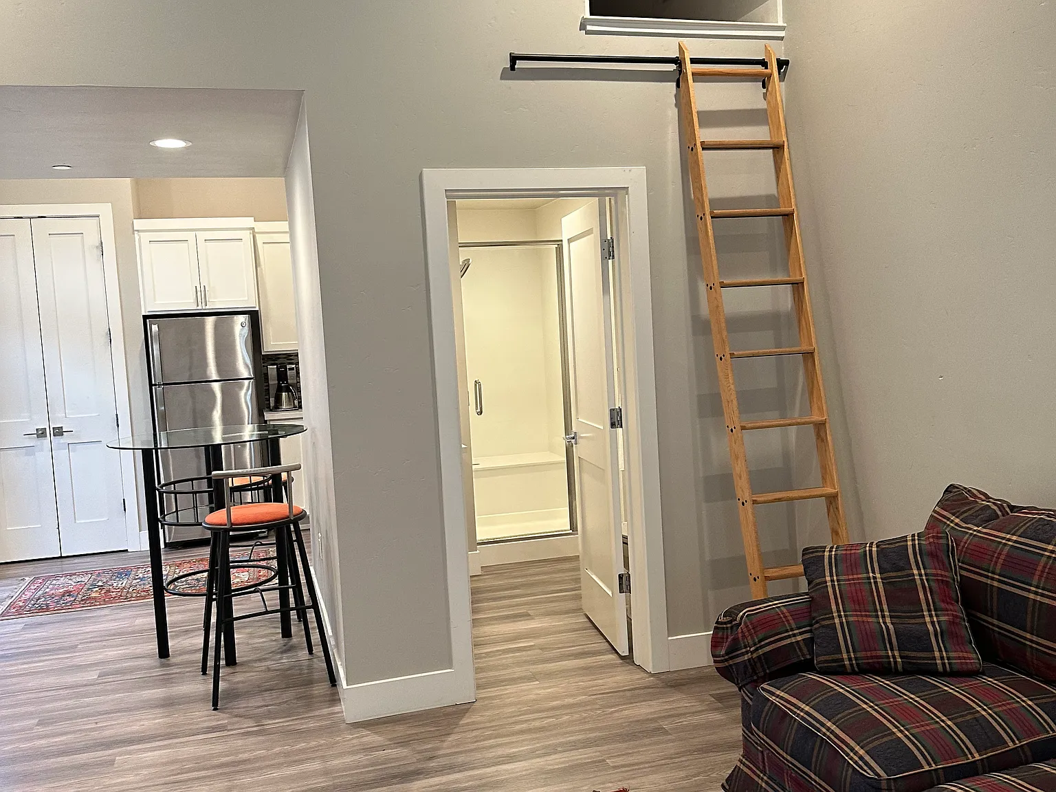 Studio, 750 sqft, $2,200 — Photo 2