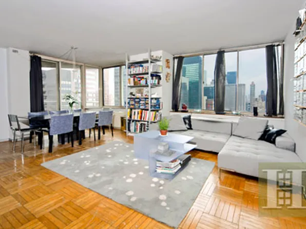 232-236 E 47th St #29E, New York, NY 10017