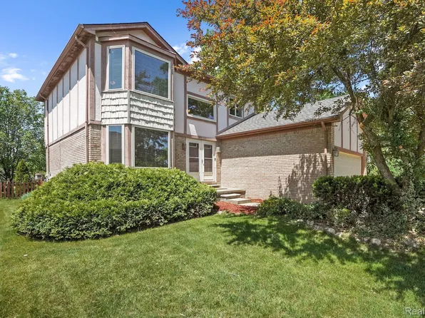 2287 Brinston Dr, Troy, MI 48083