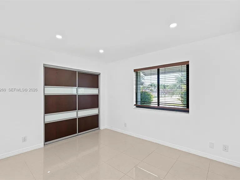 732 SW 95th Ter — Photo 23