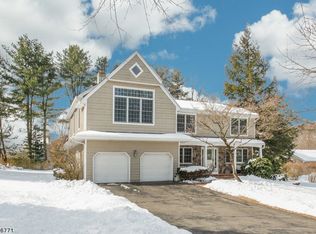9 Concord Ln, Oakland, NJ 07436