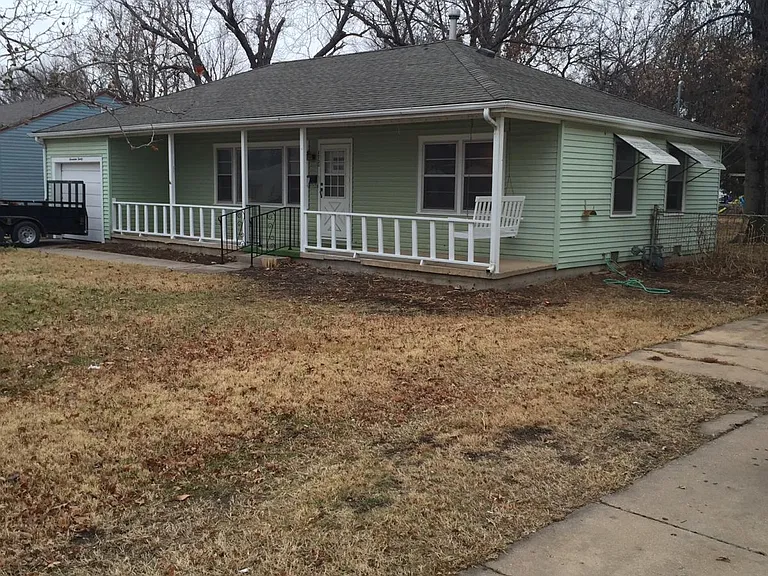1720 Roanoke St — Photo 2