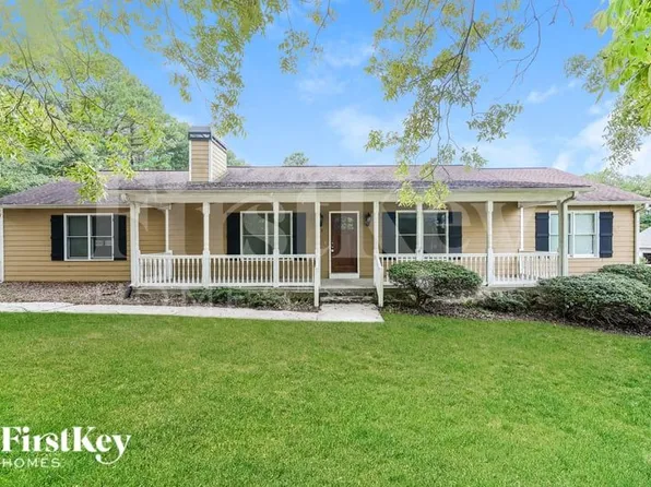 135 Lake Circle Dr, Fayetteville, GA 30215