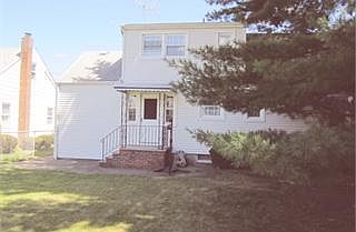 16 Saint Michaels Pl, Clifton, NJ 07013