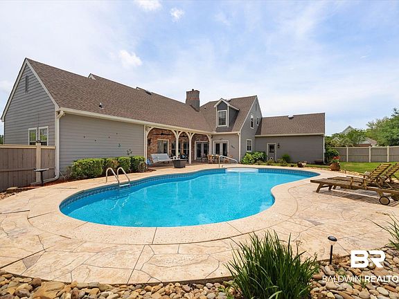 2nd image of 12907 Saddlebrook Cir