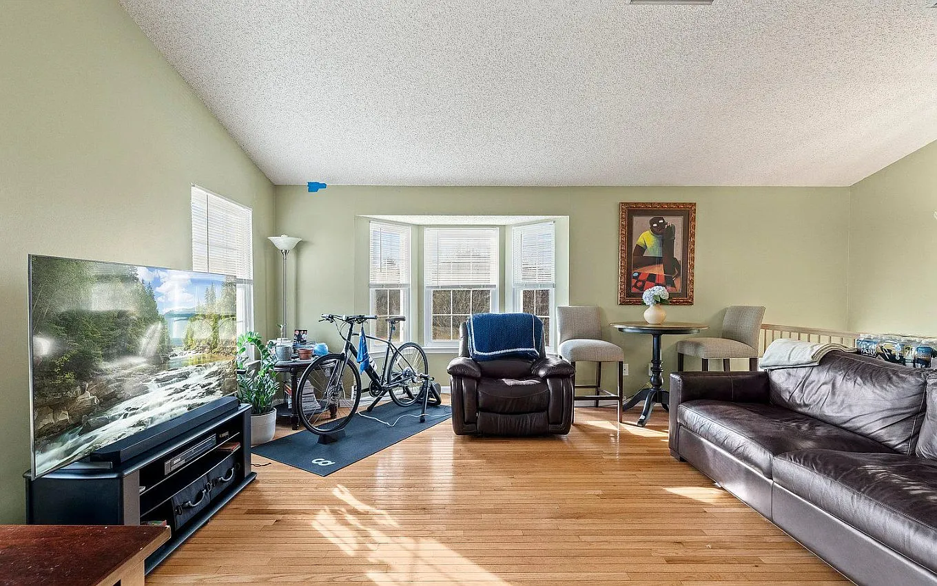 Spacious 3-Bedroom, 2-Bathroom Condo for Rent - Franklin Park, NJ — Photo 4