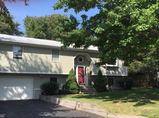 9 Kingswood Rd, Bristol, RI 02809