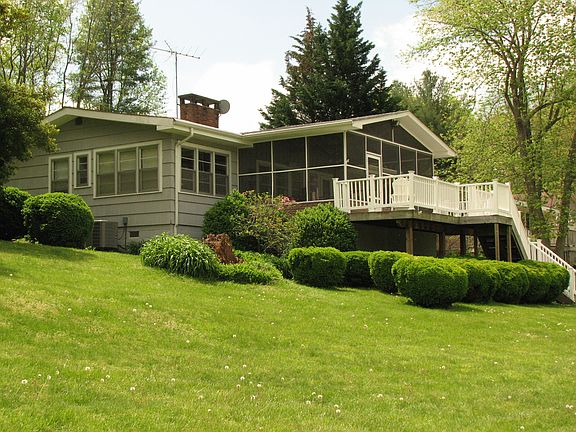 2nd image of 3001 Blackberry Ln