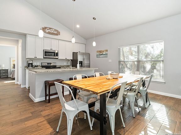 5th image of 3091 Lakeview
