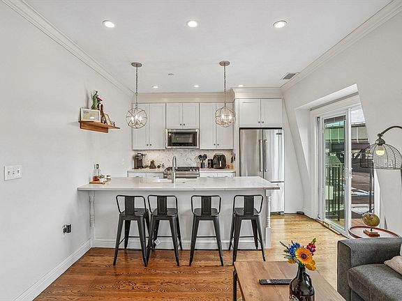 2nd image of 31 Brighton St Unit 3