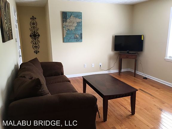 2nd image of 828 Malabu Dr APT 304
