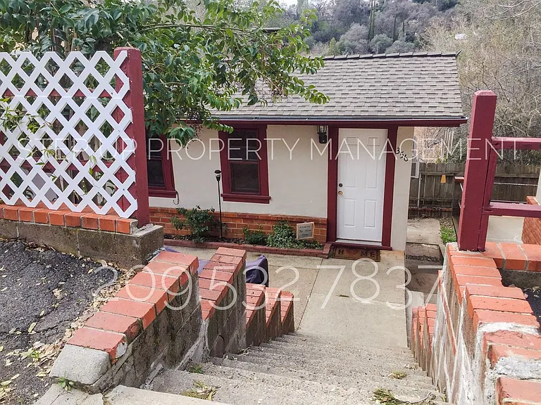 356 Barretta St — Photo 9