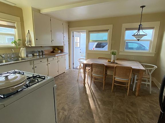 3rd image of 605 S Arcade Dr #605