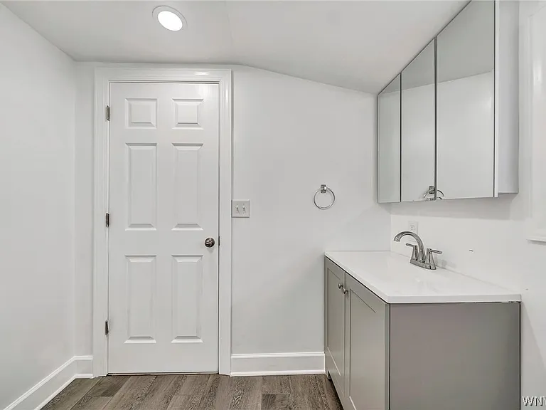 206 Wrexham Ct N — Photo 37