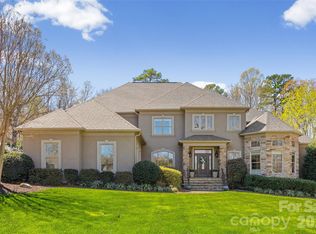8225 Victoria Lake Dr, Waxhaw, NC 28173
