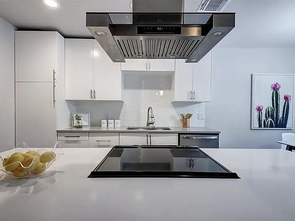 5th image of 3208 Northeast Dr #A