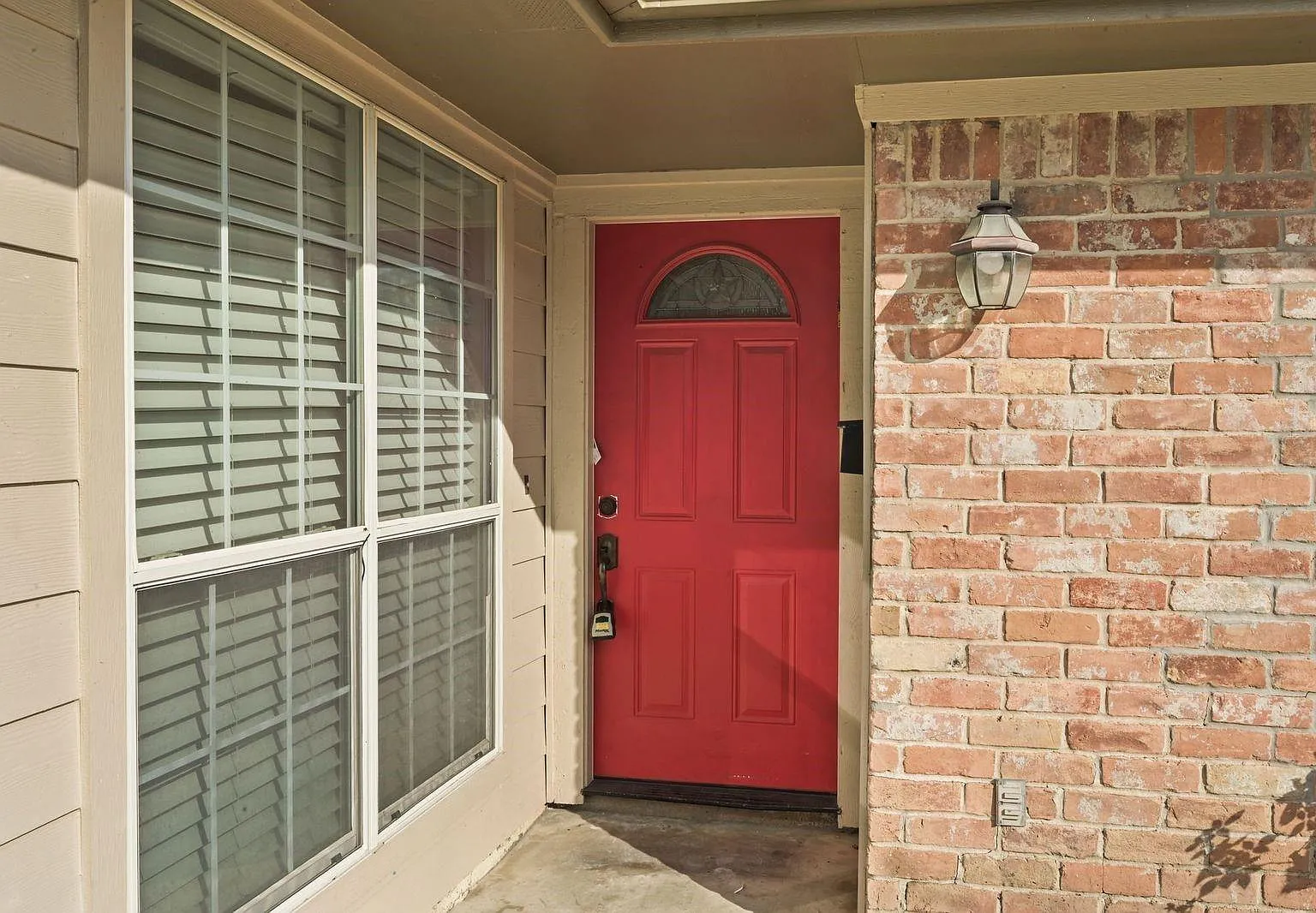 3 bed, 2.0 bath, 1660 sqft, $2,200 — Photo 3