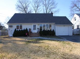 314 W 13th St, Deer Park, NY 11729