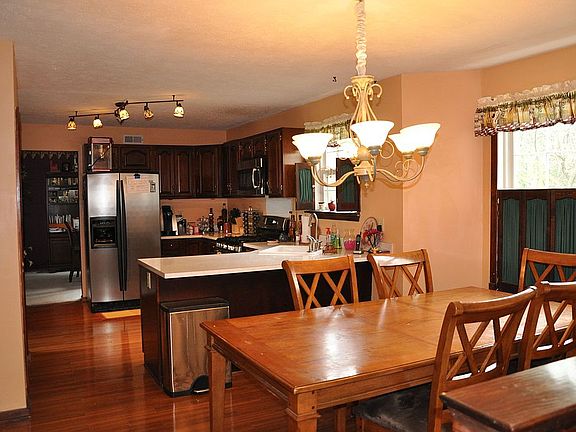 Eat-in Kitchen with Stainless steel appliances...