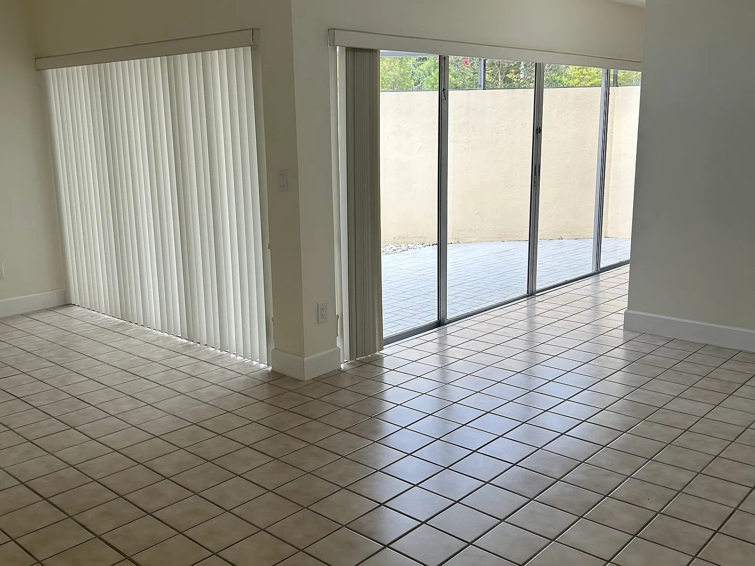 2 bed, 1045 sqft, $1,950 — Photo 3