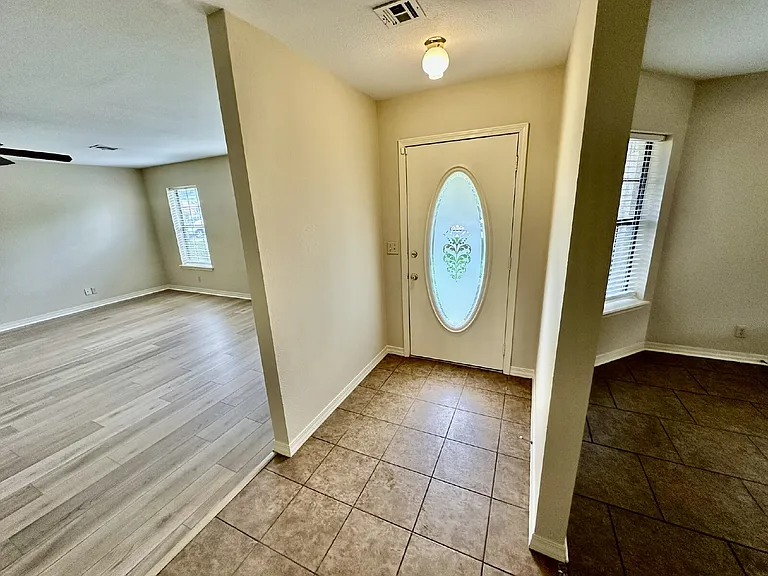 2311 W Willow St — Photo 4