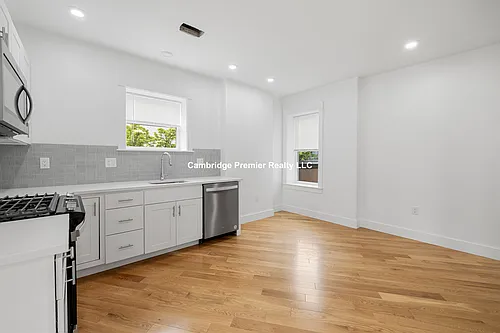 406 Columbia St #4 Photo 1