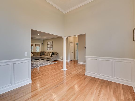 4th image of 2046 Huron Dr