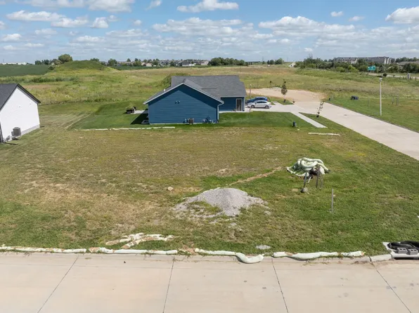 3103 Bryant Blvd SW, Cedar Rapids, IA 52404