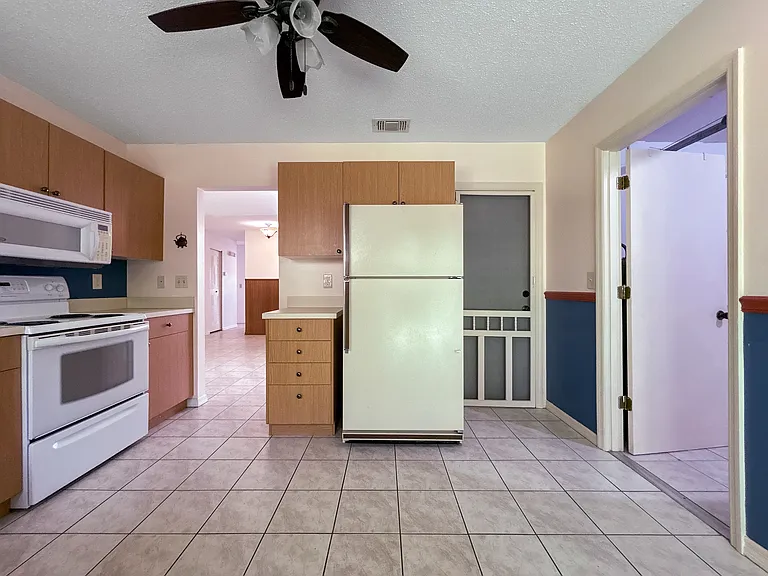 1750 Atrium Dr — Photo 25