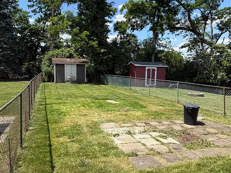 Flat fenced in yard is a bonus