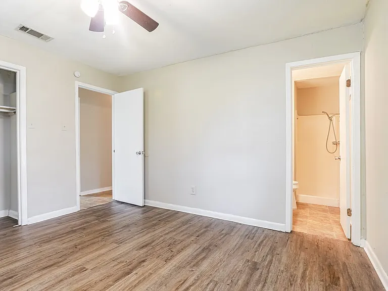 937 Brown Ave — Photo 5