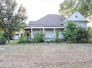 415 N 2nd St, Normangee, TX 77871